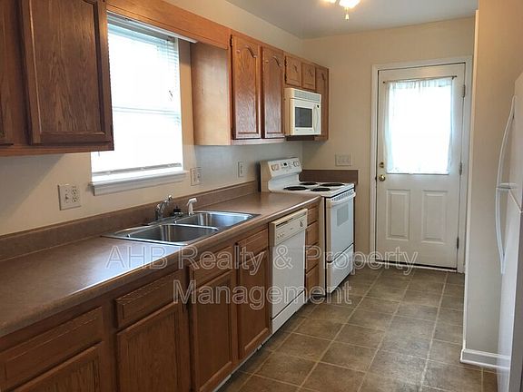3rd image of 200 Manning Way