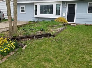 395 Dunbar Rd, Wauconda, IL 60084