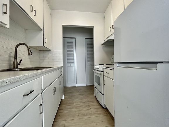 3rd image of 306 Balsam St #20