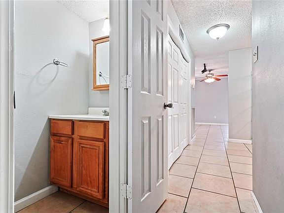 5th image of 2902 Lexington Dr