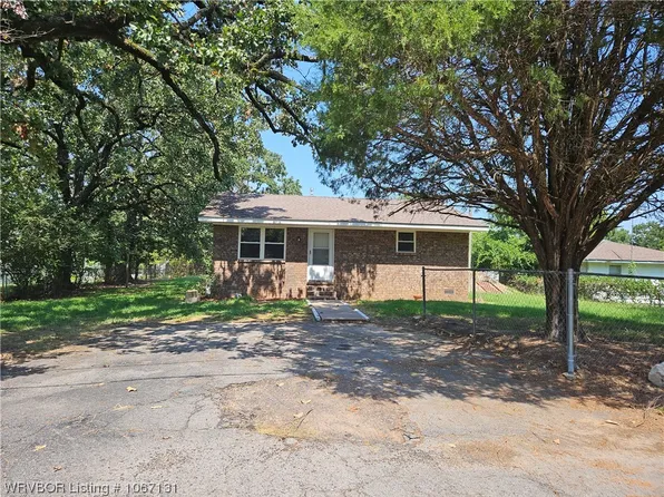 804 Ludeau St, Arkoma, OK 74901