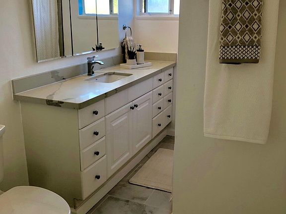 5th image of 1 Winding Way #215