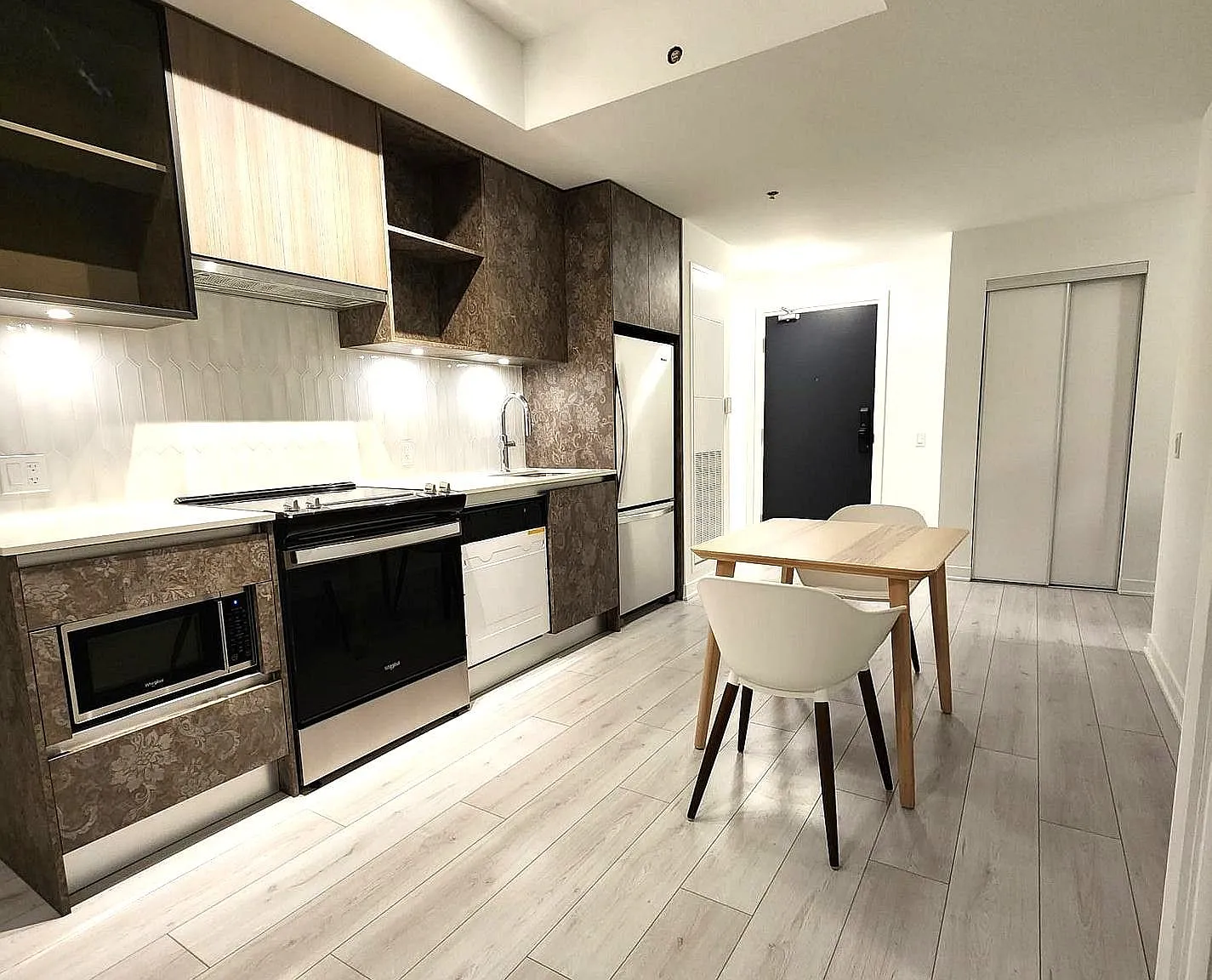 3 bed, $2,995 — Photo 3