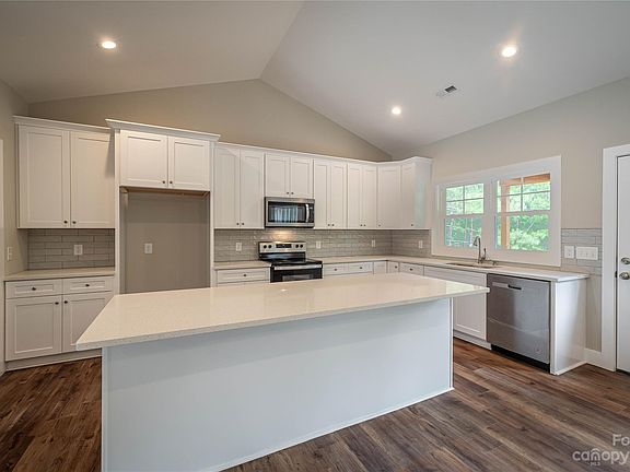 5th image of 112 River Hills Way