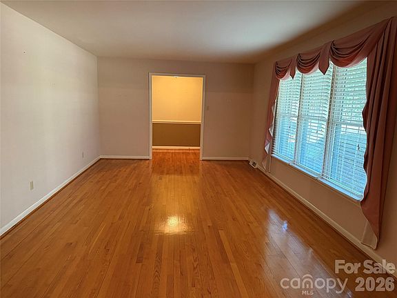 3rd image of 1429 Westmoreland Dr