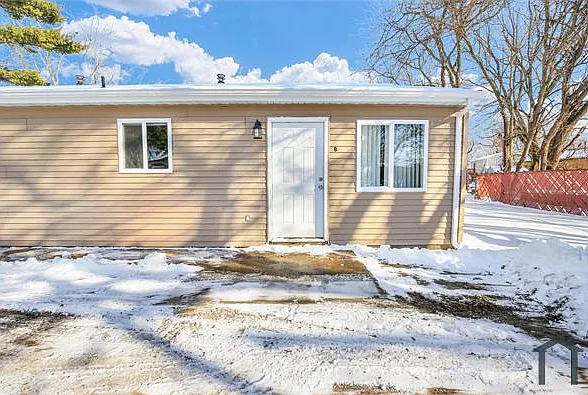 1511 Kings Way #B — Photo 6