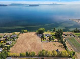 3190 Martindale Rd, Central Saanich, BC V8M 1W6