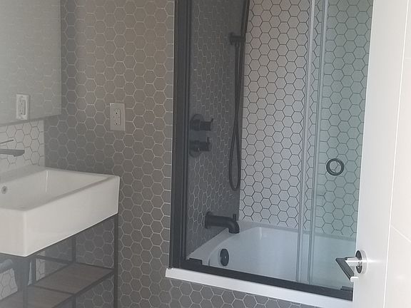 5th image of 445 W 35th St APT 9E