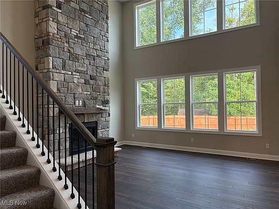 4th image of 3596 Burrwood Dr