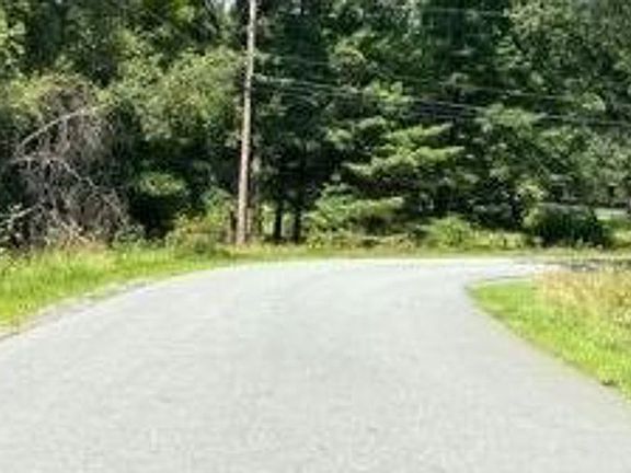 Exterior Neighborhood (street photo)