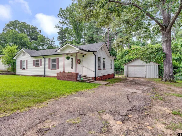 1104 E Mary Ave, Gladewater, TX 75647