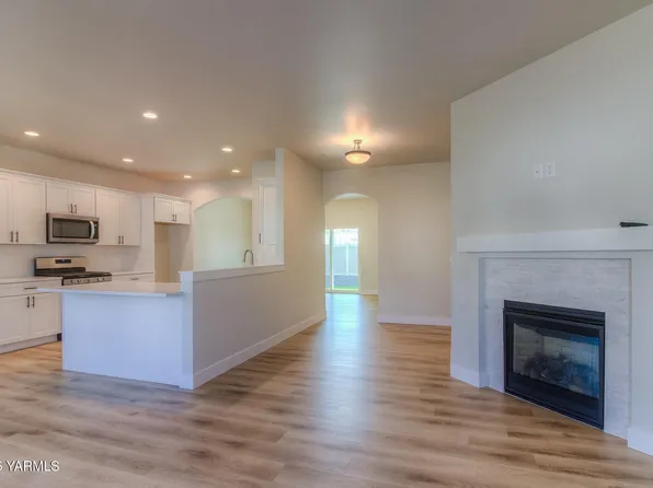 9103 Hawthorne Dr, Yakima, WA 98908