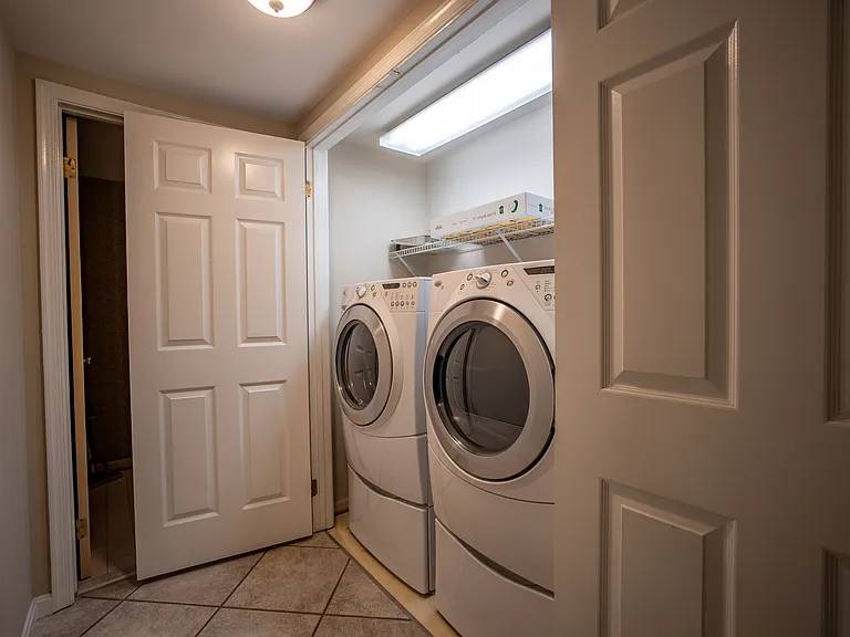 10186 Castlewood Ln — Photo 30