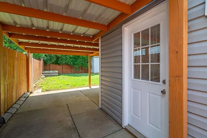 4 bed, 2.0 bath, 1318 sqft, $1,995 — Photo 4