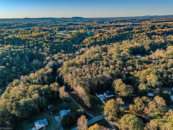 2nd image of Oak Ridge Dr