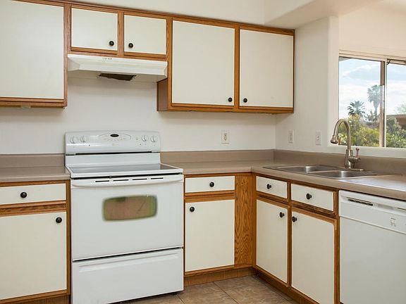 3rd image of 6074 S Lostan Ave