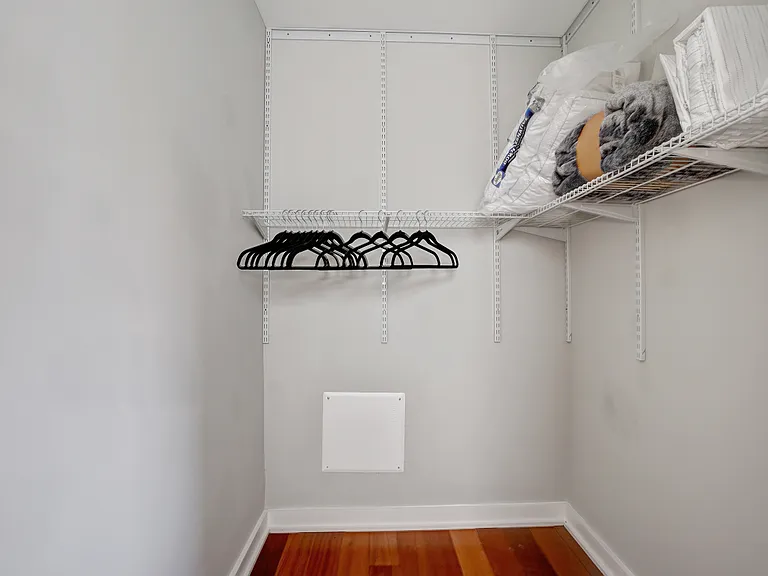 Walk In Closet @nd Level
