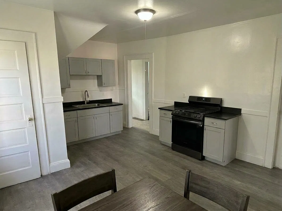 1 bed, 725 sqft, $1,225 — Photo 2
