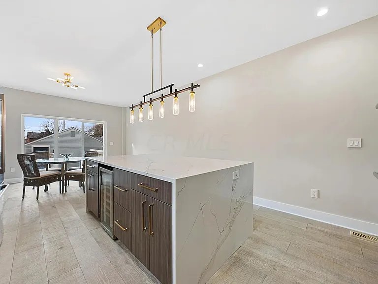845 Summit St — Photo 22