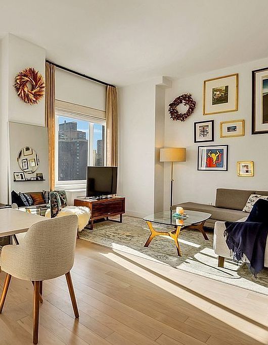 1st image of 320 W 39th St #17B