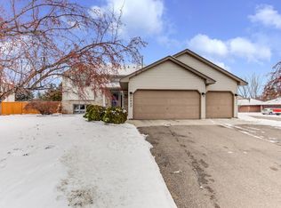 3905 Hadley Ave N, Oakdale, MN 55128