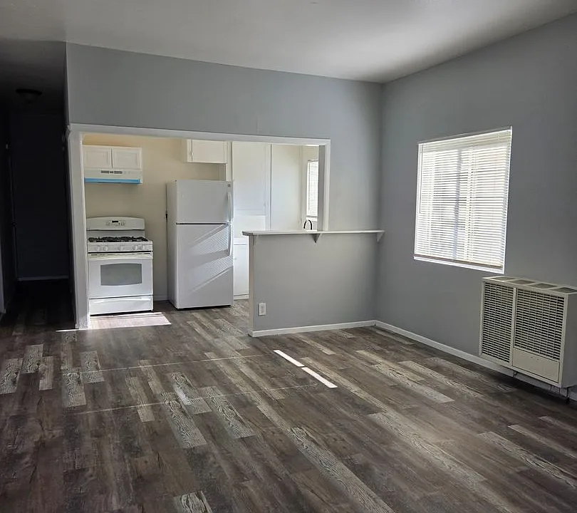 417-453 W Cowles St