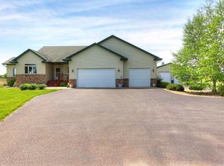 9689 367th St, North Branch, MN 55056