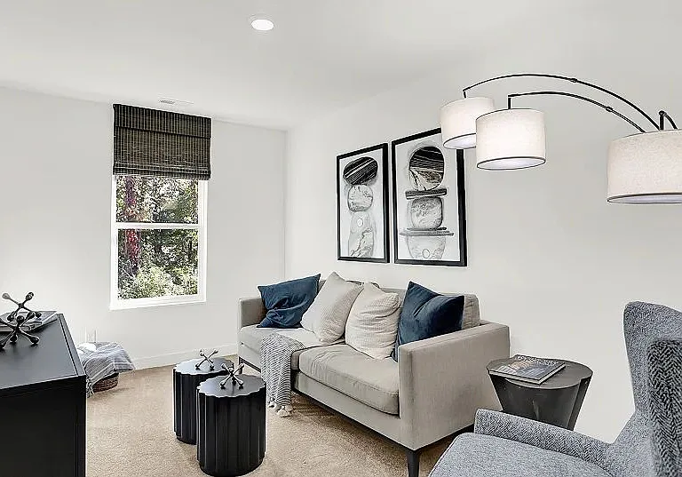 2816 Corbett Dr — Photo 2
