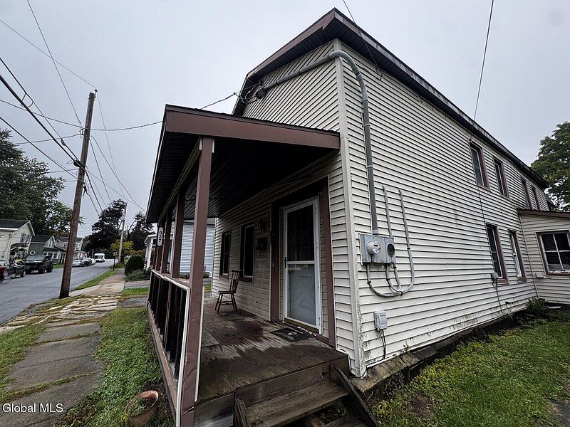 3rd image of 27 N High Street