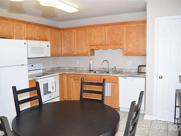 2240 15th Ave NE #102 — Photo 3