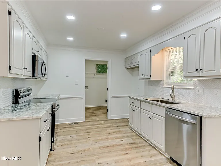 4688 Perry Mill Cir — Photo 13