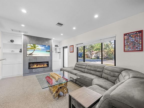 3rd image of 1231 NE 17th Terrace