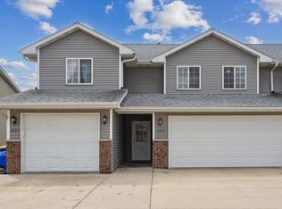 535 E Goldfinch Dr, Tiffin, IA 52340