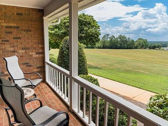 3rd image of 312 Lister Rd