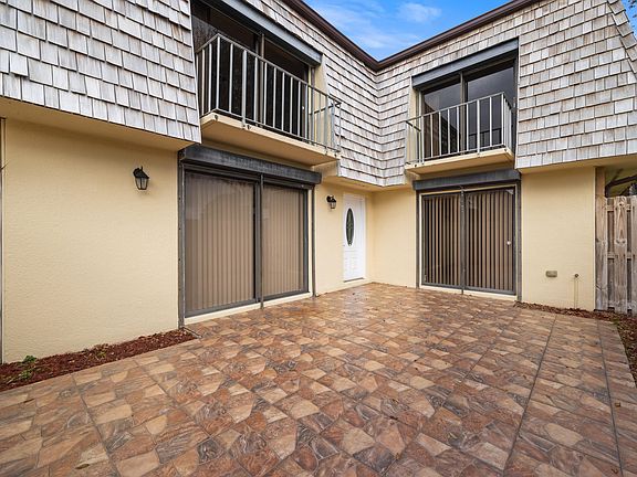 4th image of 330 Lake Arbor Drive