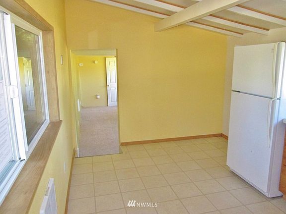 3rd image of 902 Yew Boulevard KPS #KPN