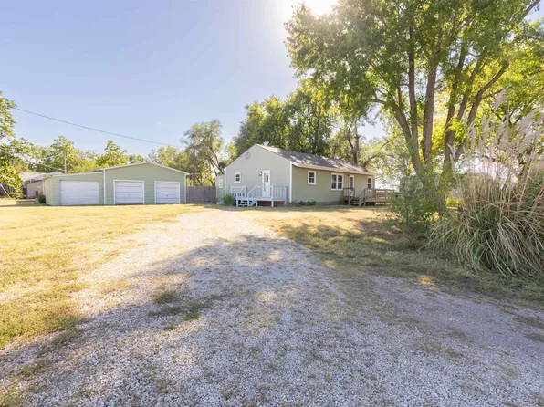 513 W 7th St, Solomon, KS 67480
