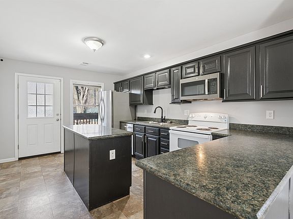 4th image of 126 O'Hear Court