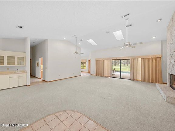 4th image of 1406 Gleneagles Way