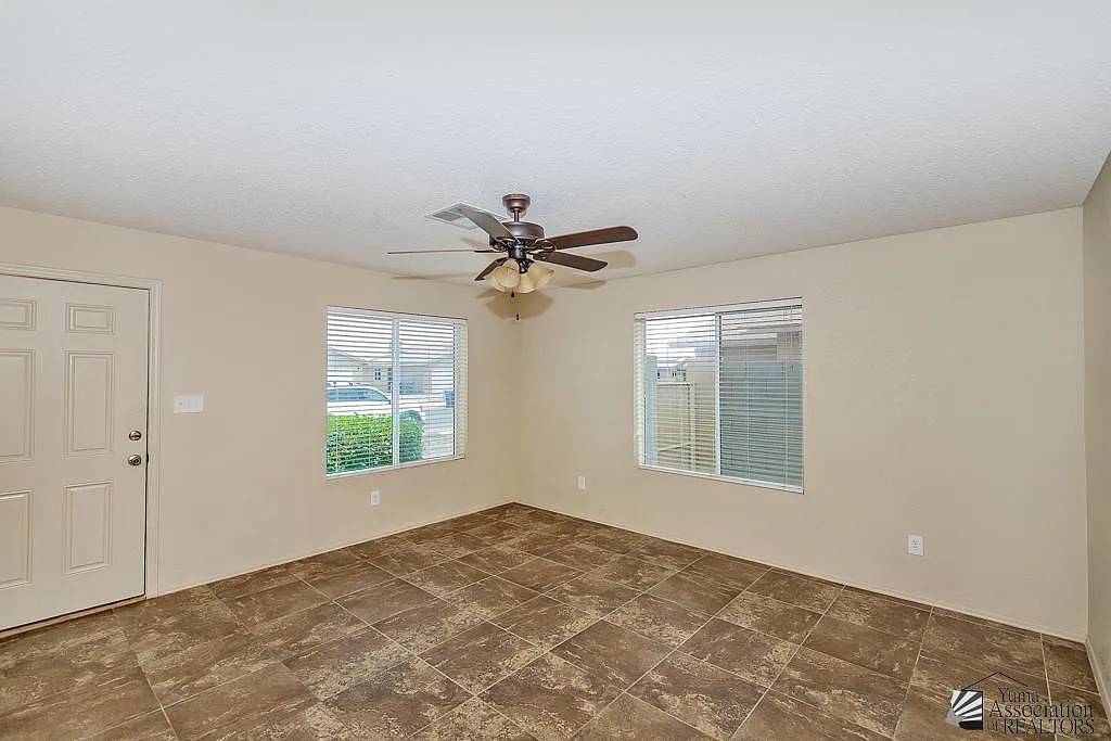 4 bed, 2.0 bath, 1714 sqft, $1,900 — Photo 3