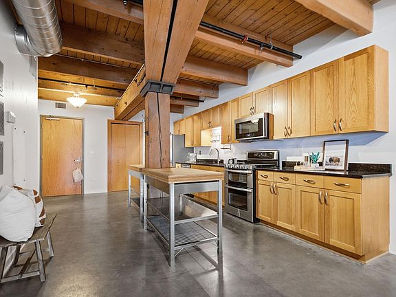 5th image of 404 Washington Ave N Unit 304