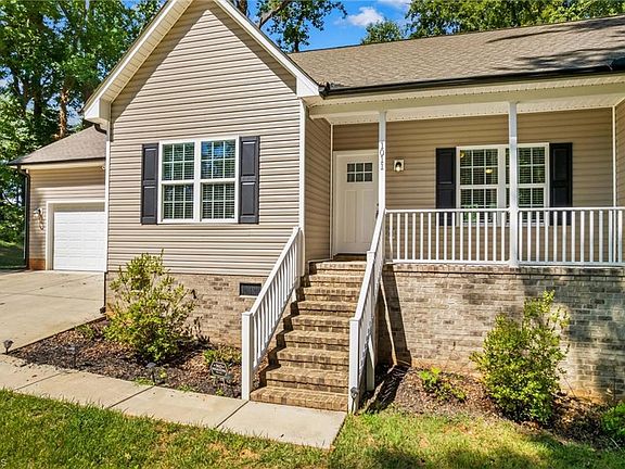 2nd image of 1011 Terrace Dr