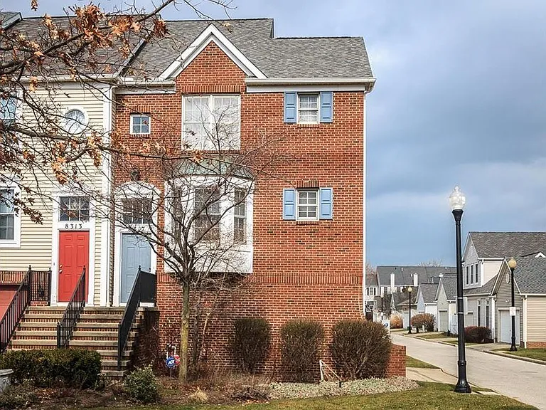 8317 Beacon Pl — Photo 1