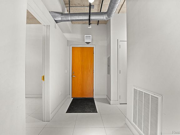 4th image of 315 2nd St APT 301