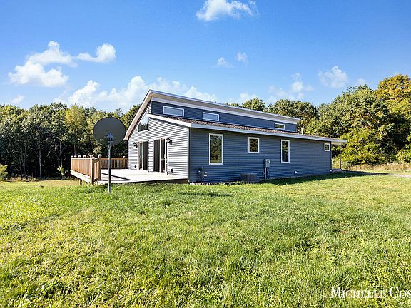 3rd image of 2604 Wiersma St NE