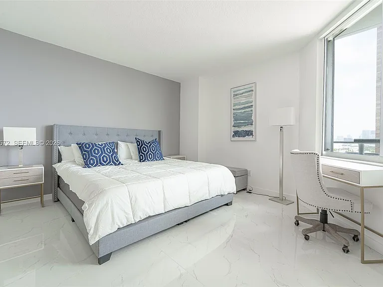 335 Biscayne Blvd #1600 — Photo 10