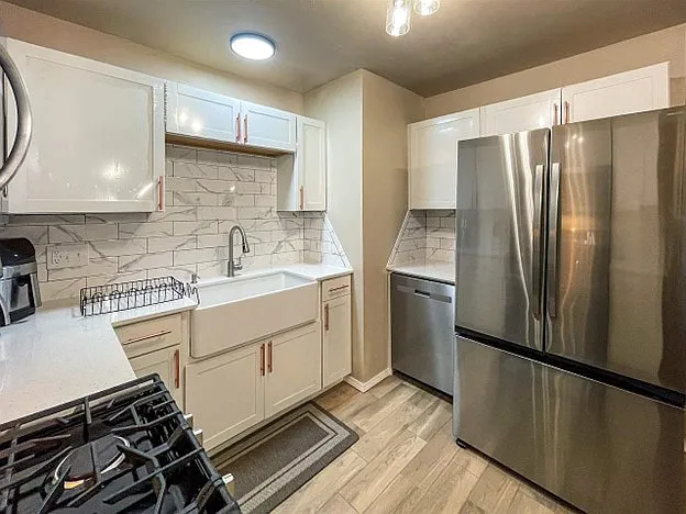 923 E Virginia Ave — Photo 11