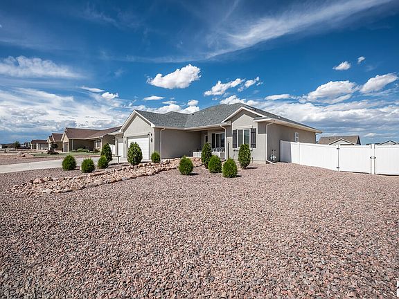 4th image of 809 E Cabaret Dr