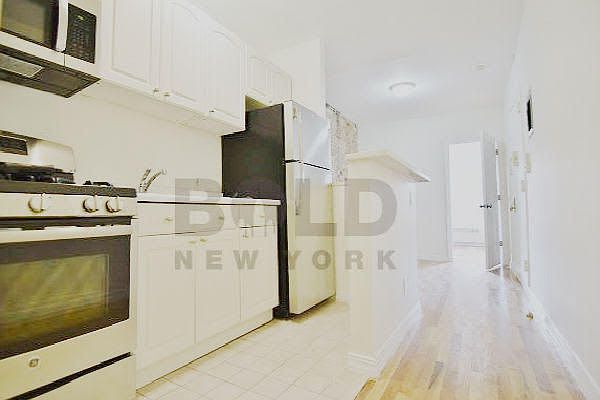 2nd image of 360 W 47th St APT 4B