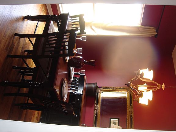 Dining Room with 10' ceilings